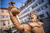 Die Statue stellt eine uralte Sage dar.