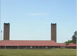 - Heute nutzt die polnische Armee die Ordenburg.