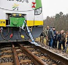 Ministerprsident Donald Tusk (2. v. r.) am Tatort. Getty