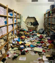 �ber dieses Loch gelang der T�terschaft in Gelsenkirchen der Einbruch in den Tresorraum.Polizei Gelsenkirchen